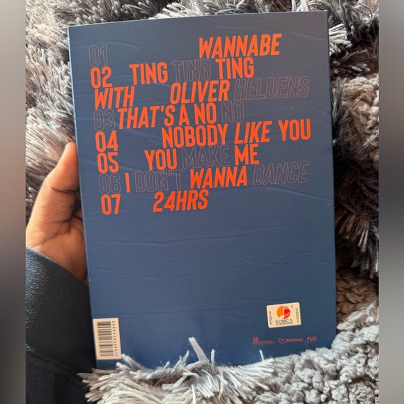 Itzy Album “Wannabe” Blue Ver. - Picture 3 of 12